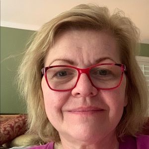 Meet your Posher, Denise